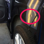日産デイズRクオーターパネルヘコミ修理前