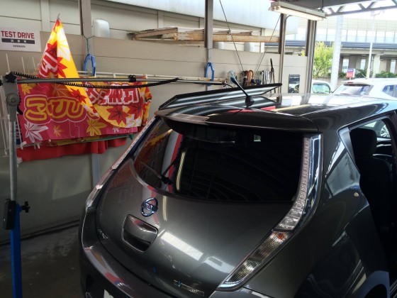 ニッサン　リーフ　ルーフのヘコミ修理