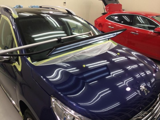 プジョー2008　ボンネット